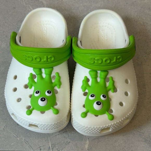 CROCS | Shoes | Euc Crocs Classic Glow Alien Clog Kids | Poshmark
